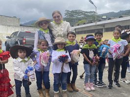 Con alegría y esperanza, Zea celebró  cabalgata de Caballitos de Palo