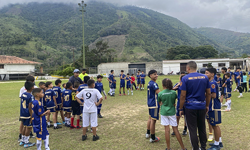 Escuela de Fútbol FIS Zea integra a niños y representantes afectados en La Guaira
